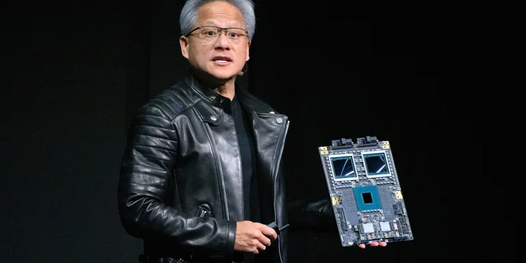 NVIDIA 正悄悄把数据中心网络业务做成可与芯片业务比肩的巨头
