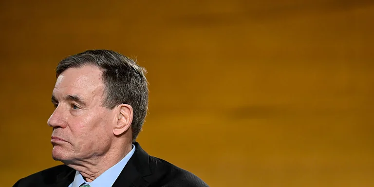 从数据中心身上“割下一块肉”:一位参议员对 AI 岗位流失的回应