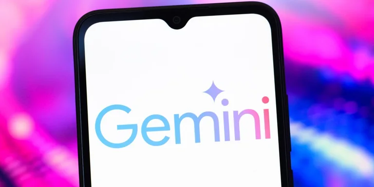 你现在可以将其他聊天机器人的聊天记录和个人信息直接转移到 Gemini