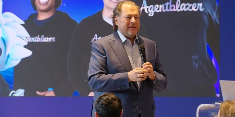 Salesforce 押注“Agent Albert”,想证明 AI 不会杀死企业软件
